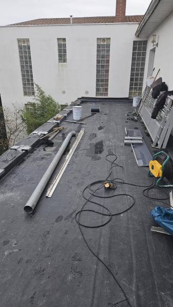 Artisan spécialisé en rénovation de toit plat en bitume epdm vers Bordeaux 