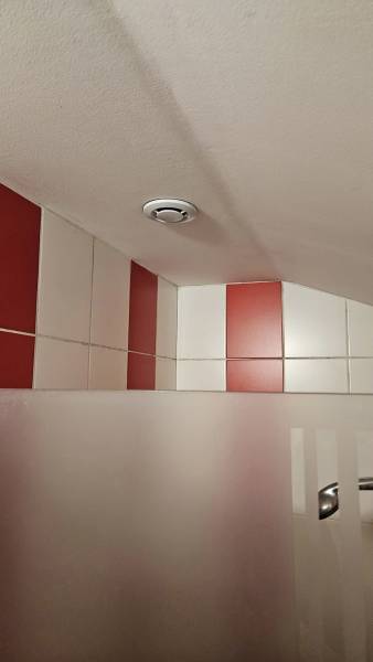 Installation d'une VMC dans un logement à Bordeaux (33) pour équiper une salle de bain et des toilettes