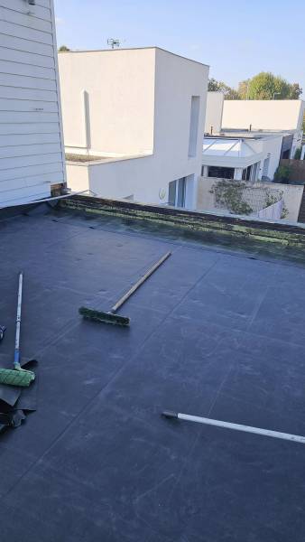 Artisan spécialisé en rénovation epdm au meilleur tarif pour refaire un toit terrasse à Villenave d'Ornon