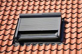 Devis pour la pose de volet roulant en aluminium sur fenêtre de toit FAKRO Mérignac proche Bordeaux
