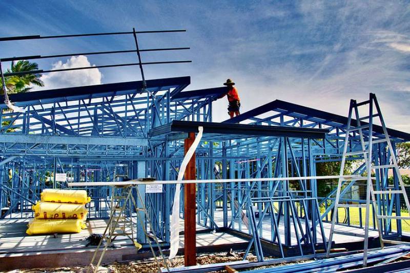 Réalisation d'une charpente industrielle pour une maison individuelle située à Cenon proche de Bordeaux